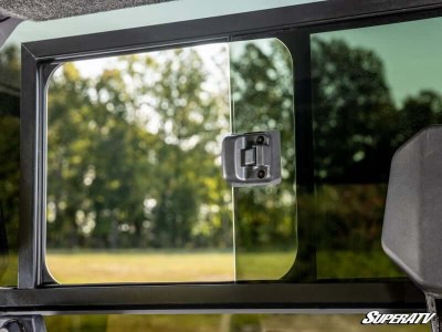 polaris-ran-xd-rear-glass-windshield-wsliding-window_05.jpg