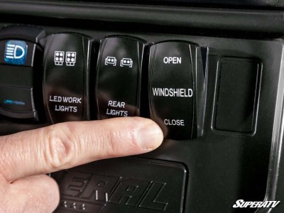 polaris_general_power_flip_windshield_8a.jpg
